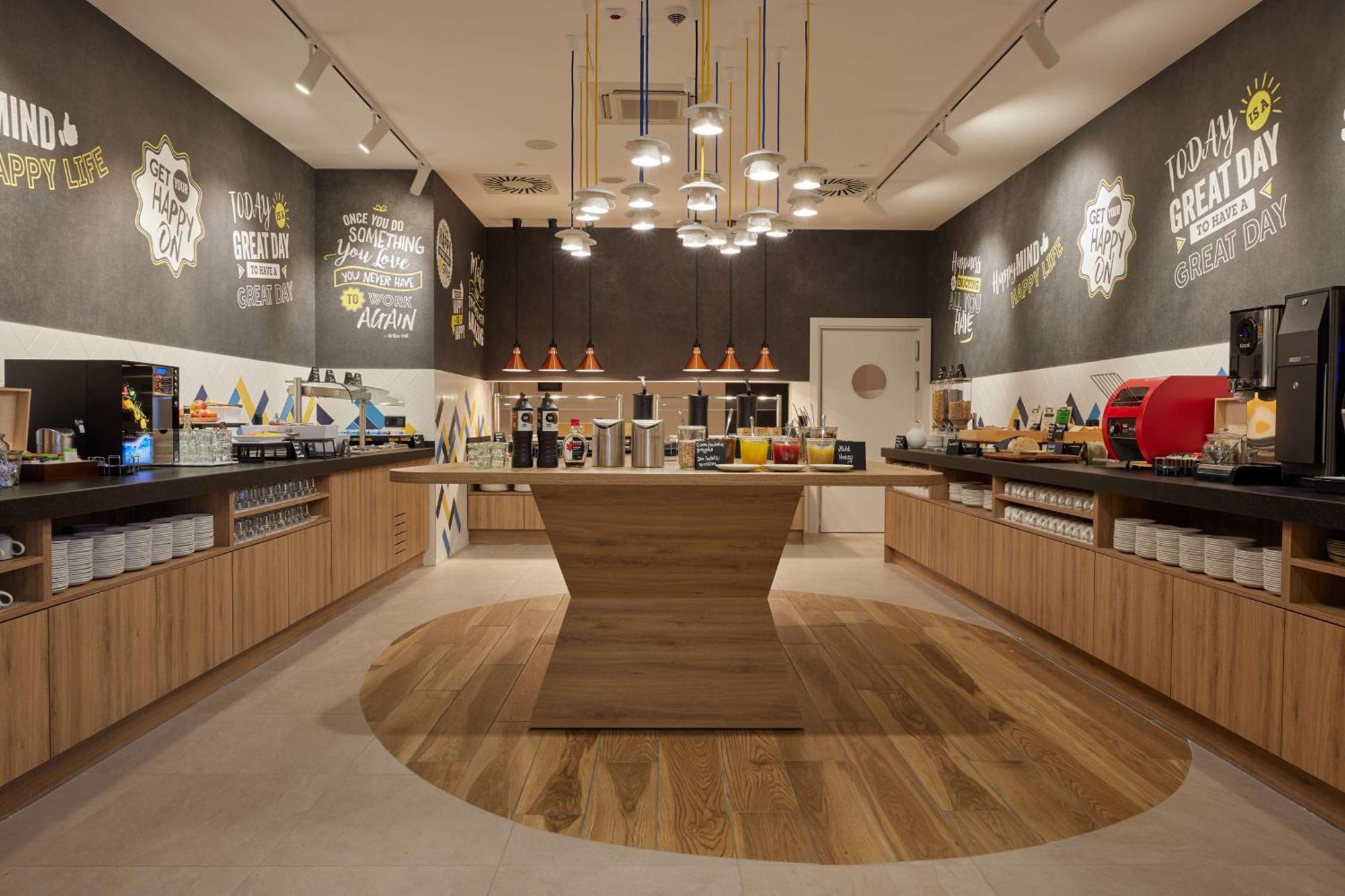 Hampton By Hilton Poznan Swarzedz Ξενοδοχείο Εξωτερικό φωτογραφία