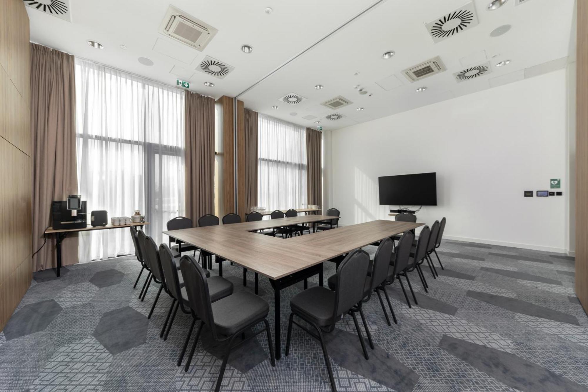 Hampton By Hilton Poznan Swarzedz Ξενοδοχείο Εξωτερικό φωτογραφία